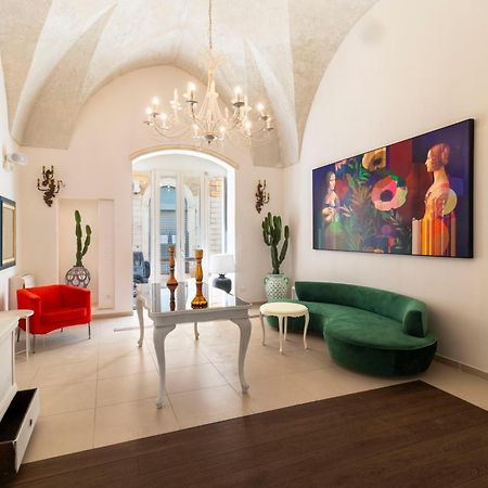 Palazzo Cavour Bed and Breakfast Lecce Buitenkant foto