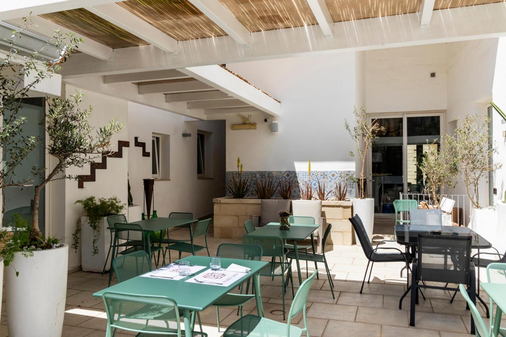 Palazzo Cavour Bed and Breakfast Lecce Buitenkant foto