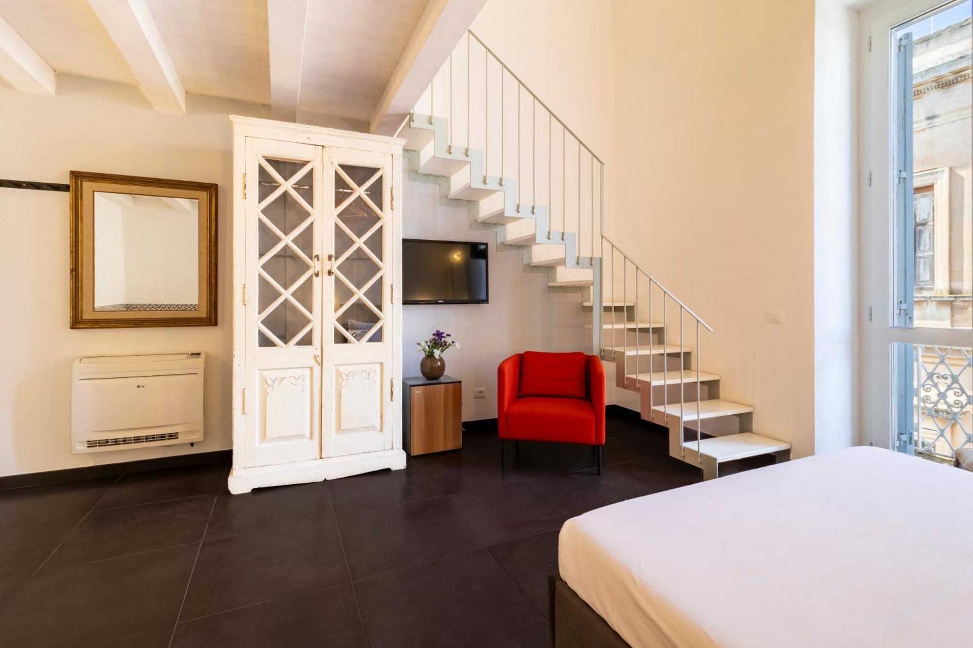 Palazzo Cavour Bed and Breakfast Lecce Buitenkant foto