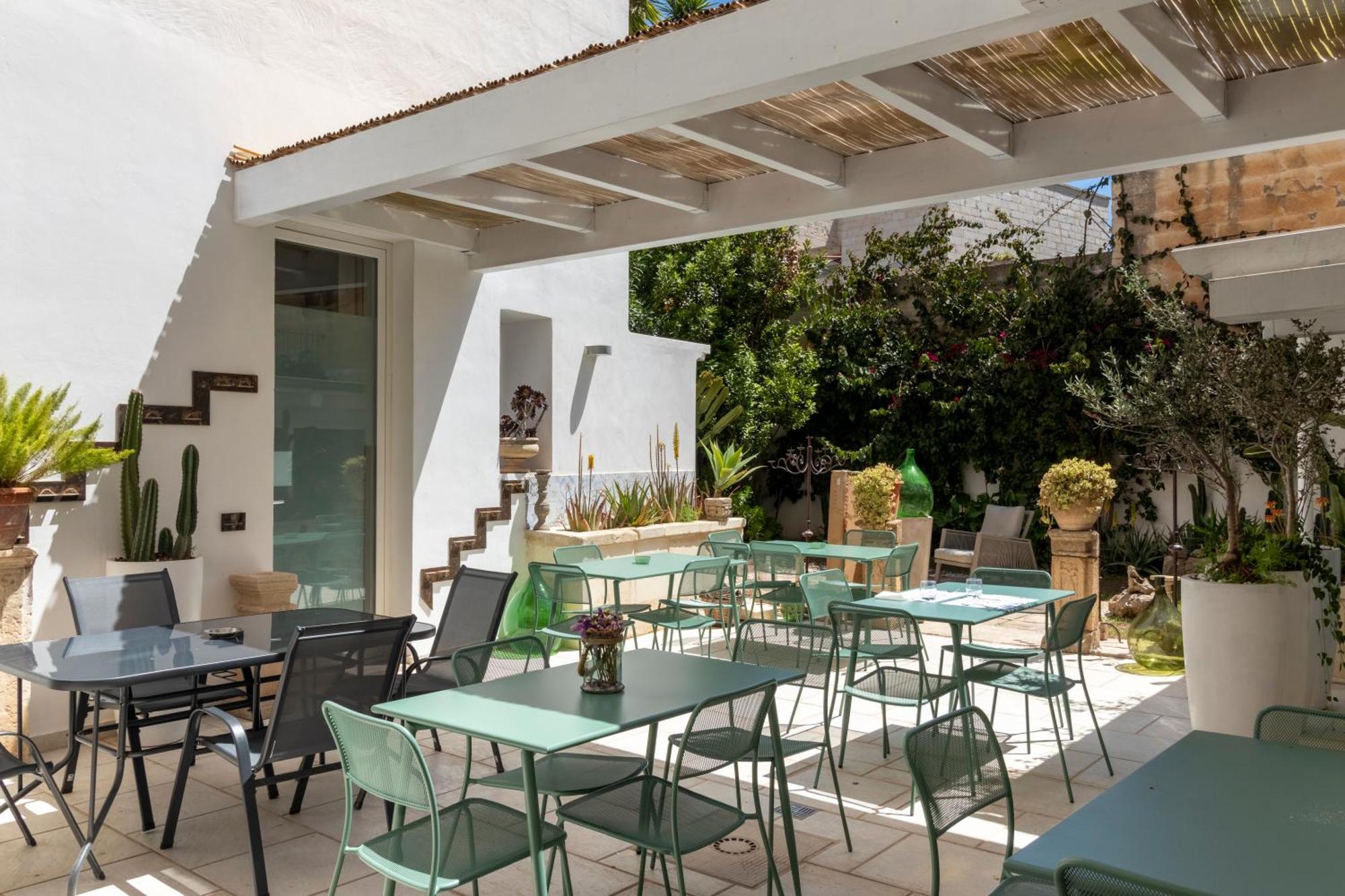 Palazzo Cavour Bed and Breakfast Lecce Buitenkant foto